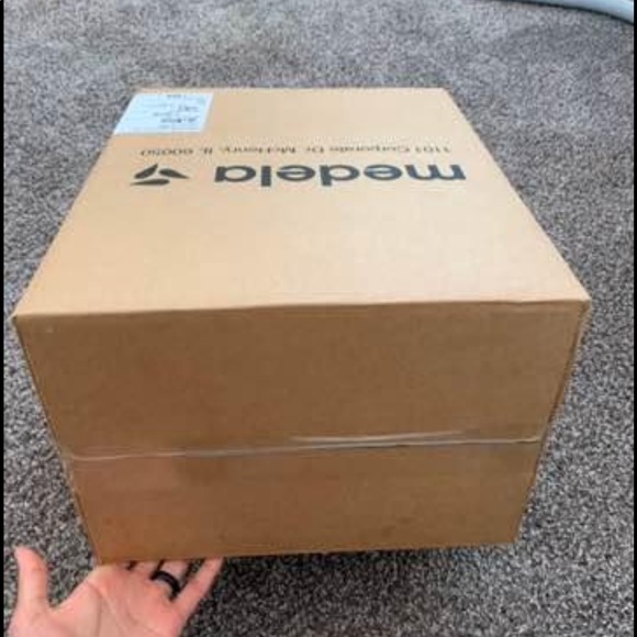 Madela pump in style BNIB never opened - Picture 2 of 5